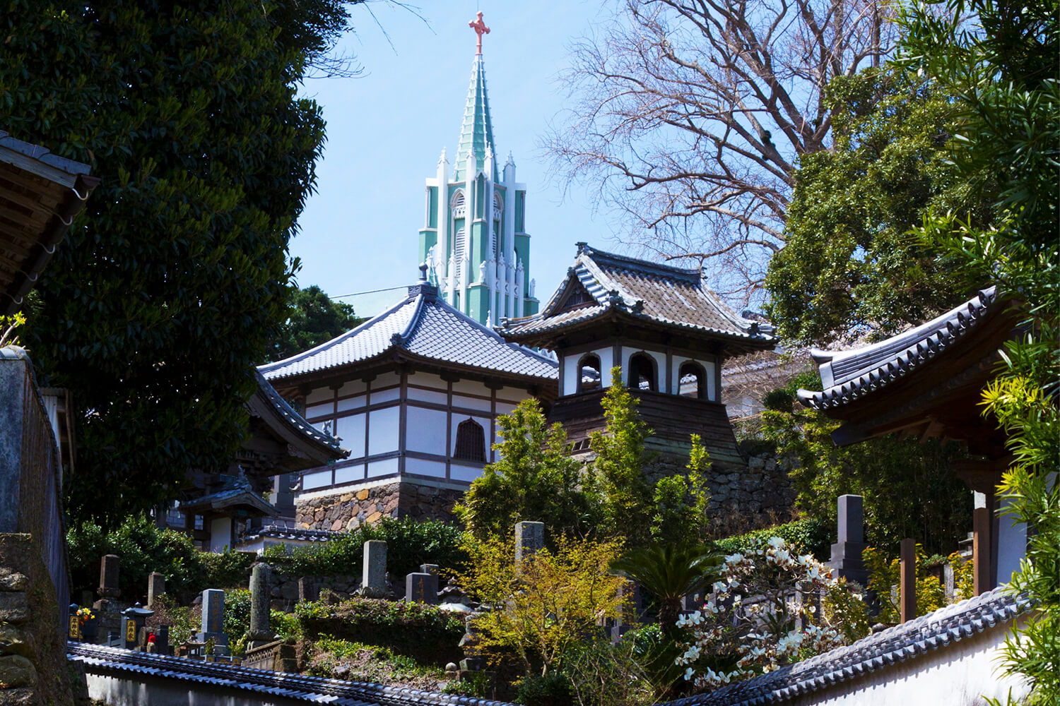 お城と教会が一緒に見える景色